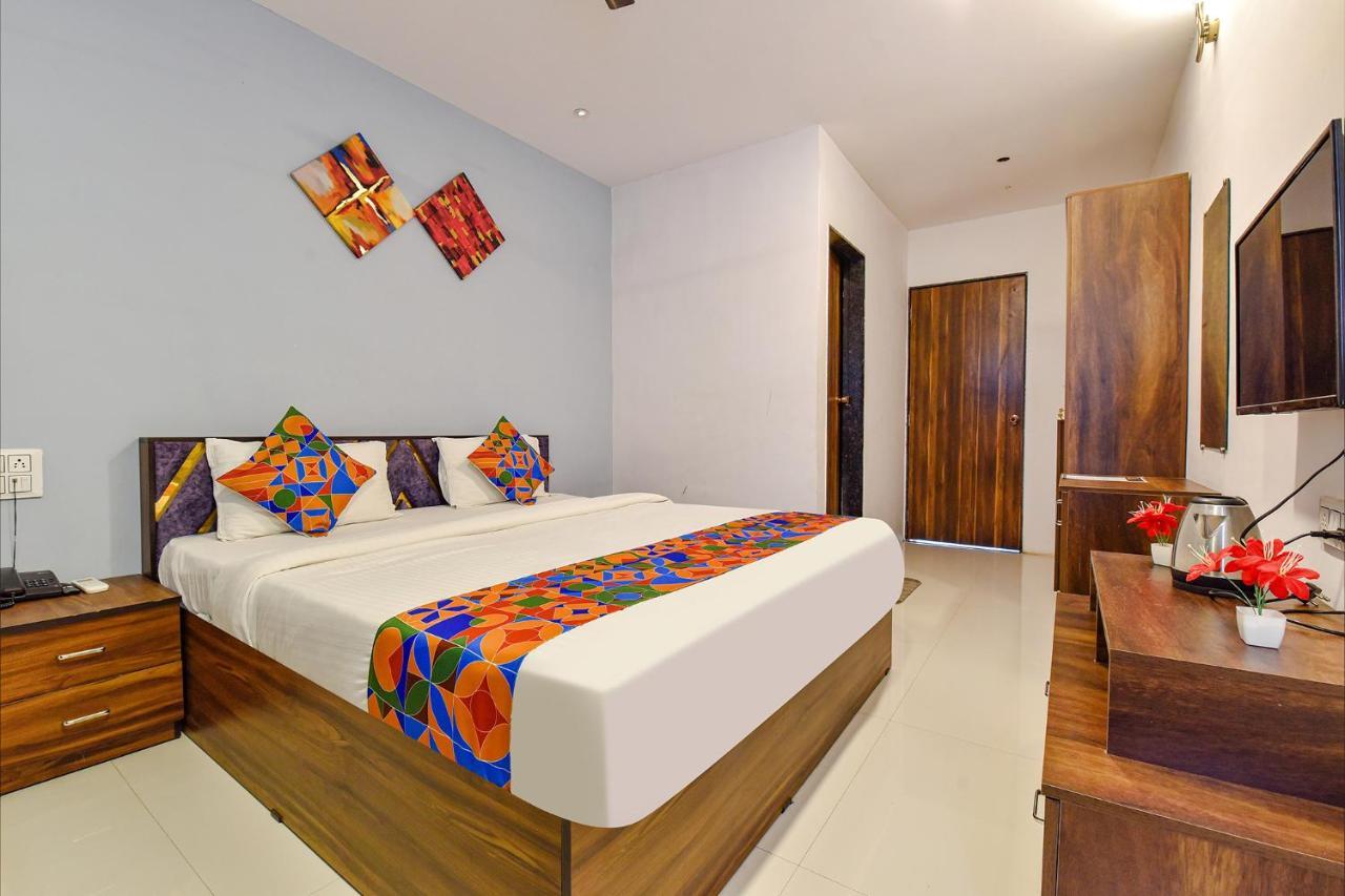 Fabhotel Code Surat Exterior photo